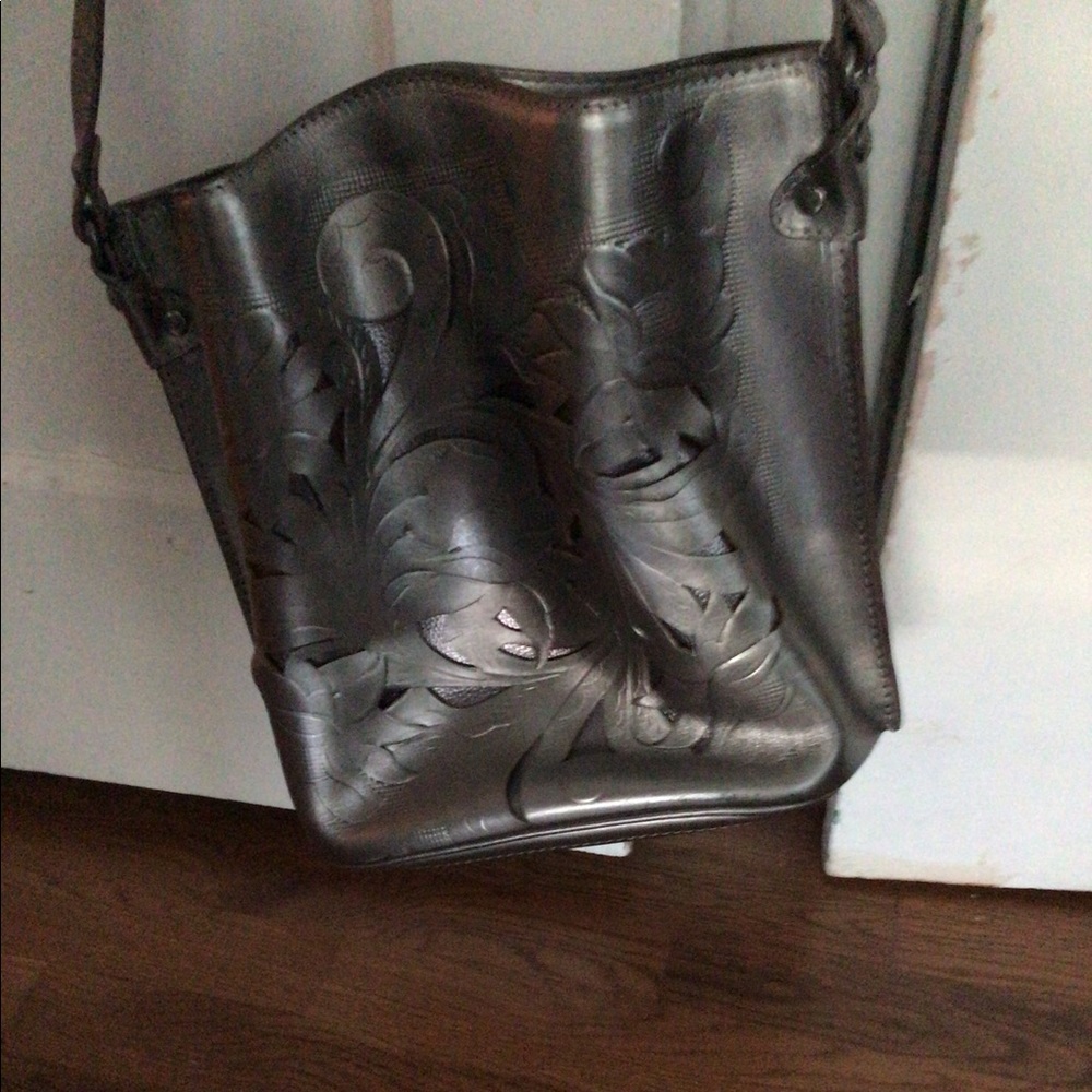 Patricia Nash silver shoulder/crossbody - Picture 2 of 7